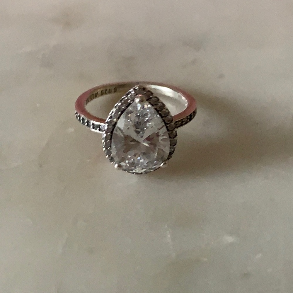 Pandora Sparkling Teardrop